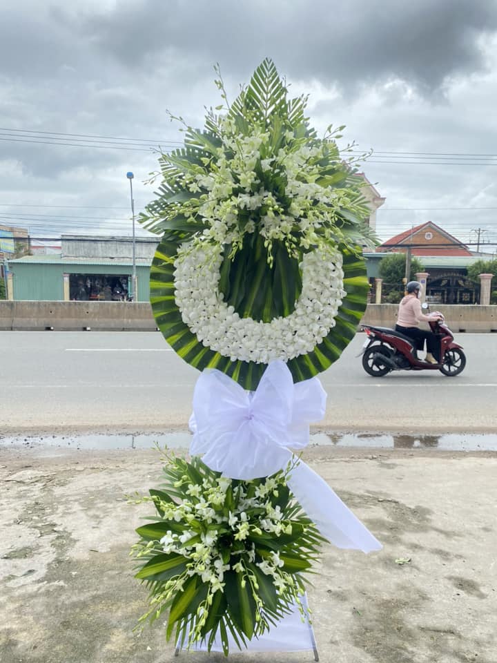 kệ hoa viếng Long Biên