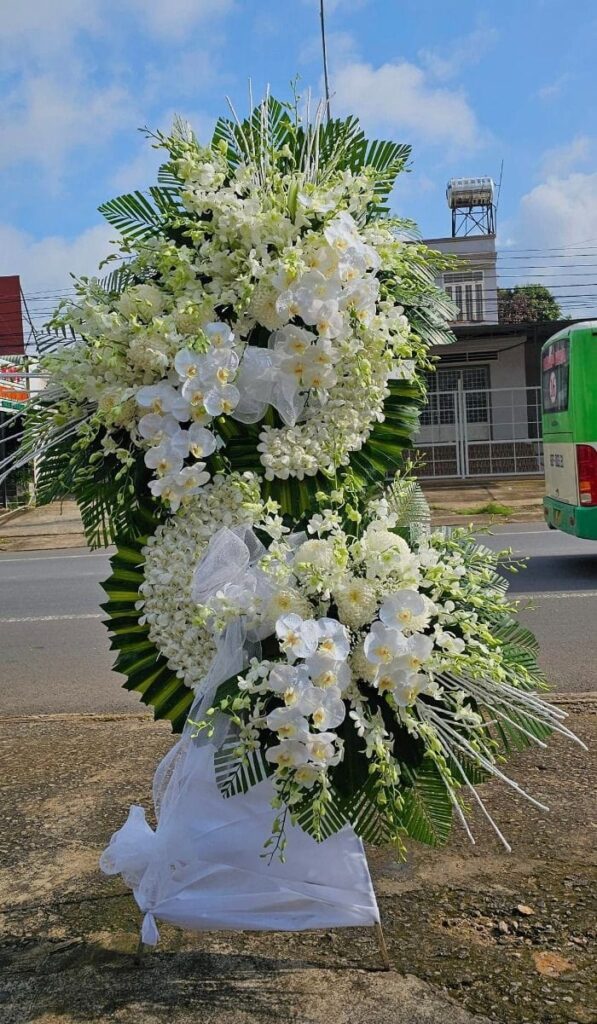 hoa viếng sang trọng tại Quận 5