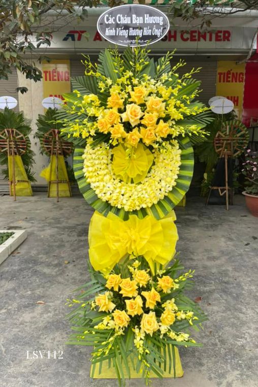 Kệ hoa viếng tại Đồng Xoài