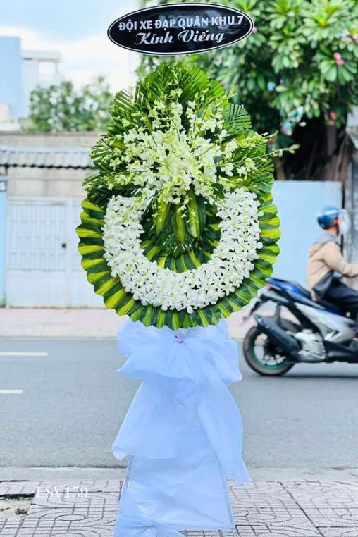 Hoa viếng 1 tầng tại Shop hoa Quận Ninh Kiều